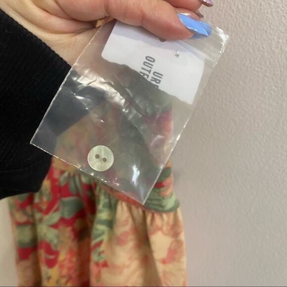 Kimchi Blue Rebecca Coral Floral Sleeveless High Neck Romper NWOT Sz S - Picture 6 of 13